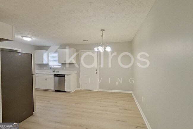 Building Photo - 320 Deer Park Dr