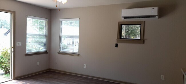 Building Photo - 2 Bedroom house located in Historic St. Elmo's Lookout Village