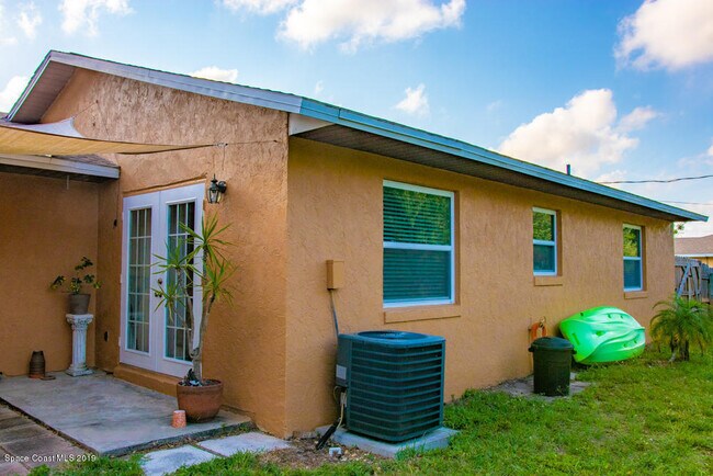 Building Photo - 3019 Sea Gate Cir