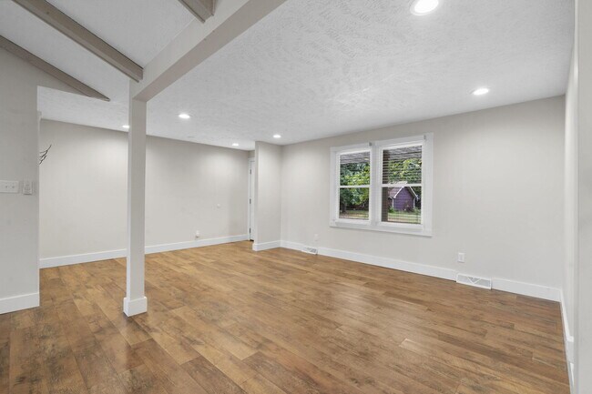 Building Photo - 3349 South Ave