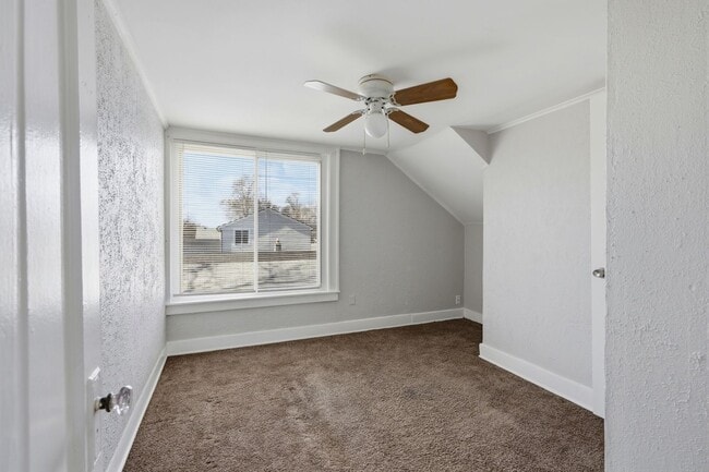 Building Photo - 1301 E Muir Ave