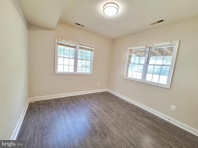 Building Photo - 7122 Oak Ridge Rd