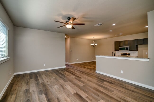 Building Photo - GORGEOUS 3 BEDROOM DUPLEX LOCATED IN MIDLOTHIAN ISD!