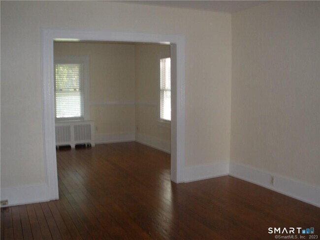 Building Photo - 803 Cove Rd