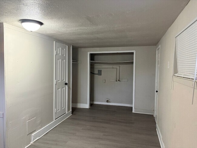 Building Photo - 5322 Pershing St