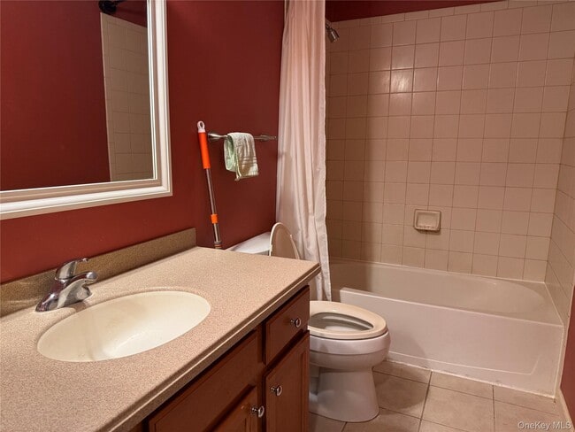 Building Photo - 54 Fairways Dr