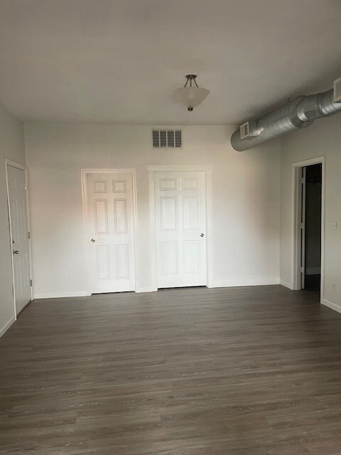 Building Photo - 307 Main St
