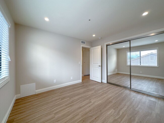 Building Photo - 922 Benito Ave