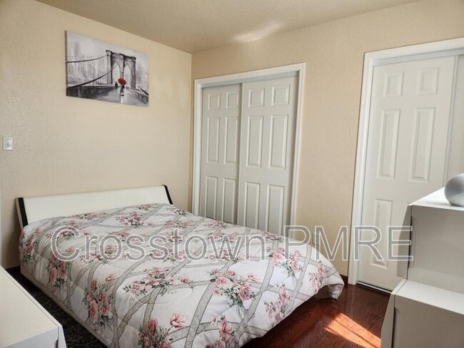 Building Photo - 1124 E 25th St