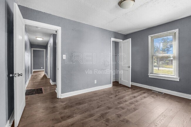Building Photo - 1443 S 32nd St