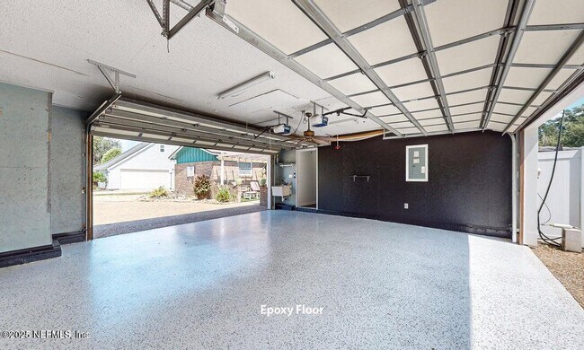 Building Photo - 6433 River Point Dr