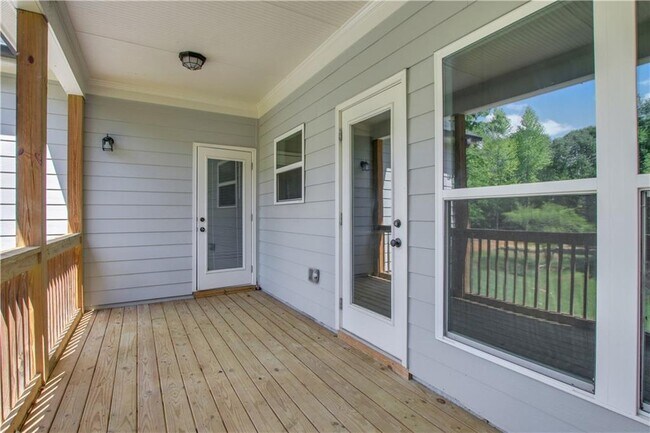 Building Photo - 9290 Long Hollow Rd
