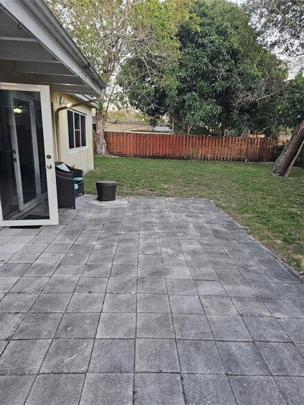 Building Photo - 3340 SW 18th St