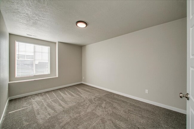 Building Photo - Two Story, Spacious Star Home!