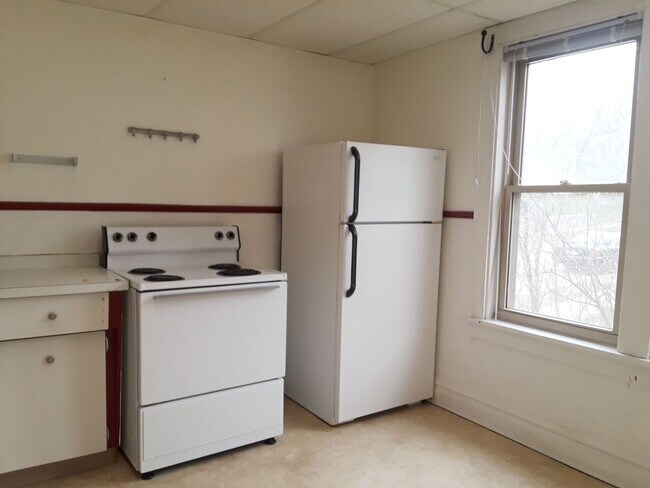 Building Photo - 732 N 23rd Ave W