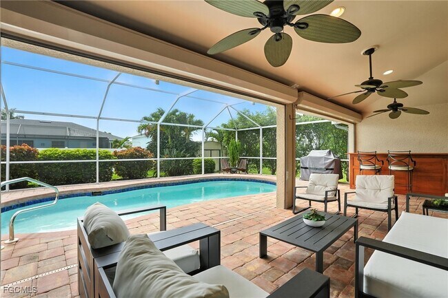 Building Photo - 3023 SW 23rd Ave