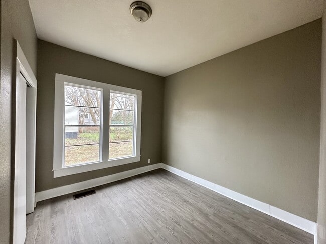 Building Photo - 1332 15th Pl SW