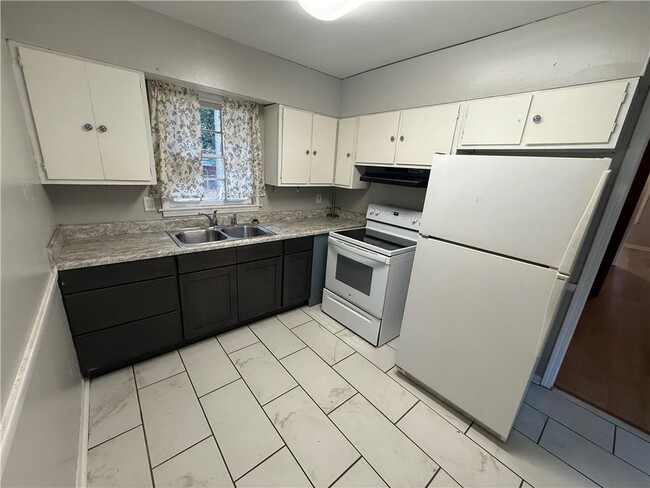 Building Photo - 508 Castile Dr