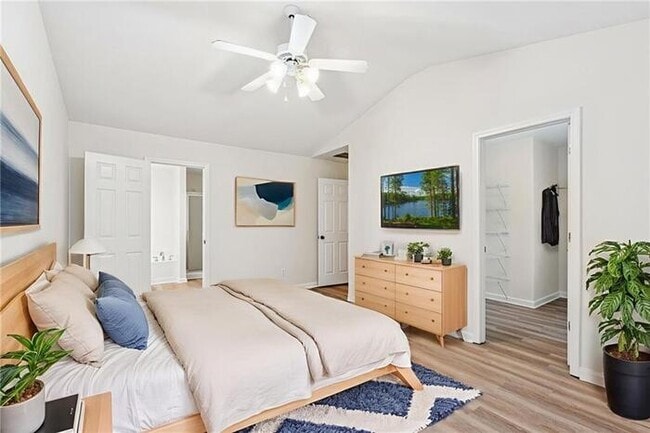 Building Photo - House 3 Beds 3 Bath