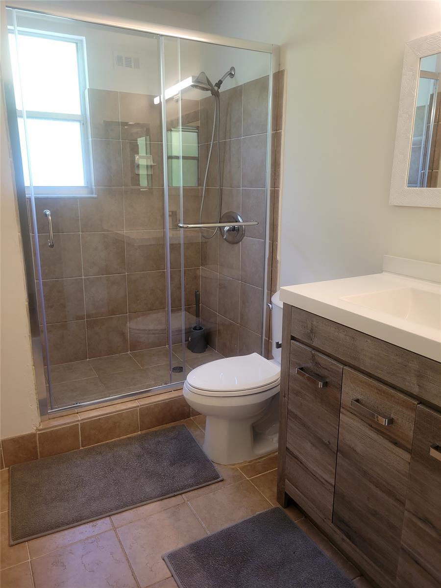 Building Photo - 4810 Grapevine Way