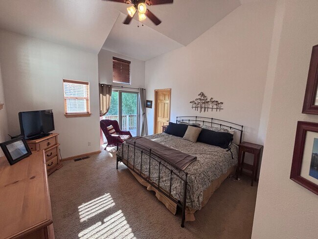 Building Photo - Truckee Ski Lease Available