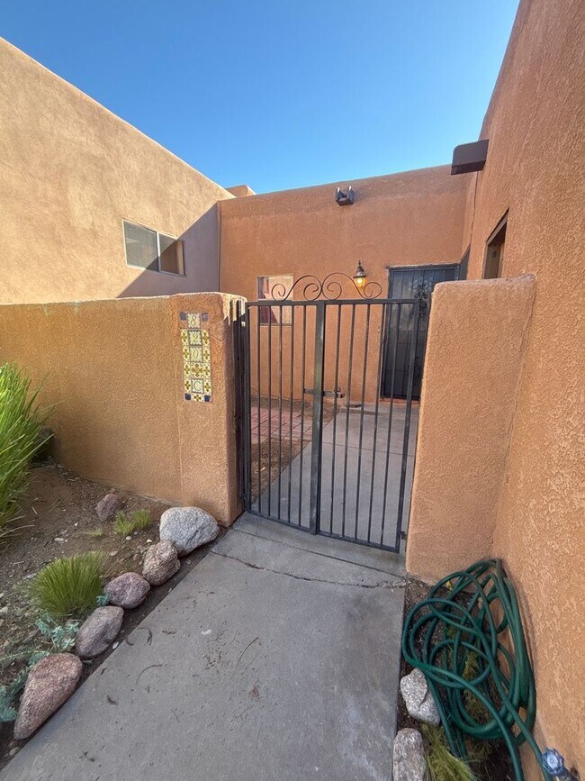 Building Photo - Townhouse Sandia Heights