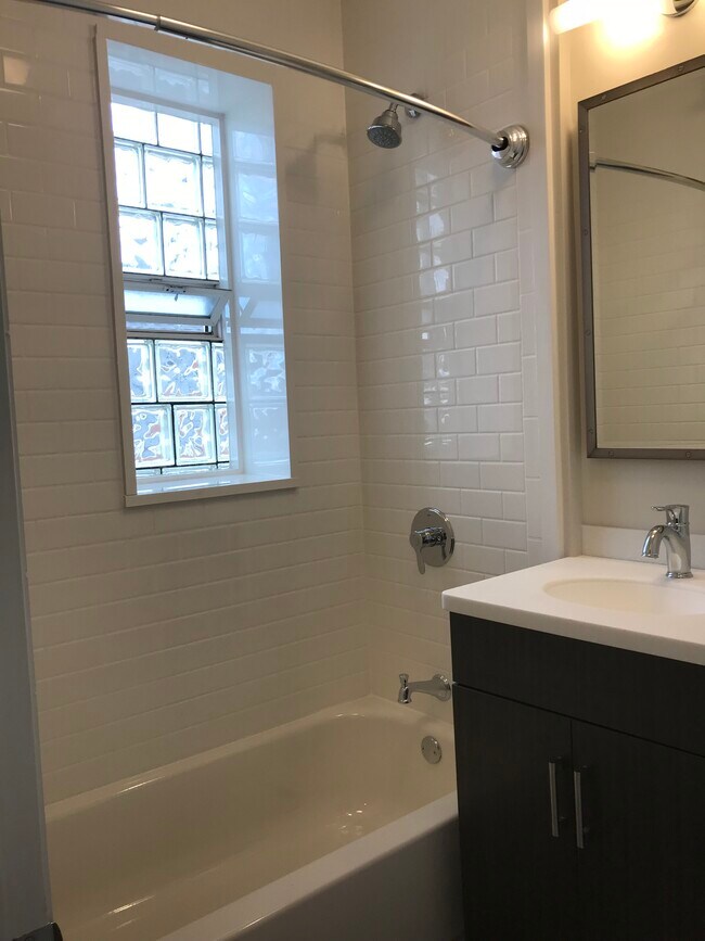 Bathroom - 612 S Loomis St