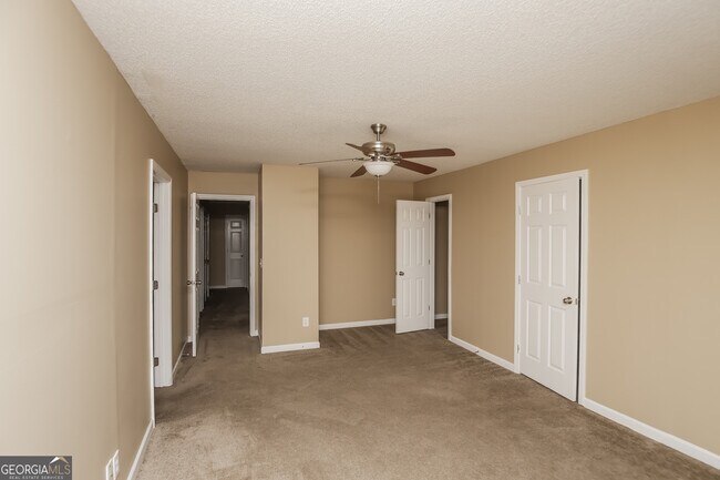 Building Photo - 2002 Reflective Waters Rd