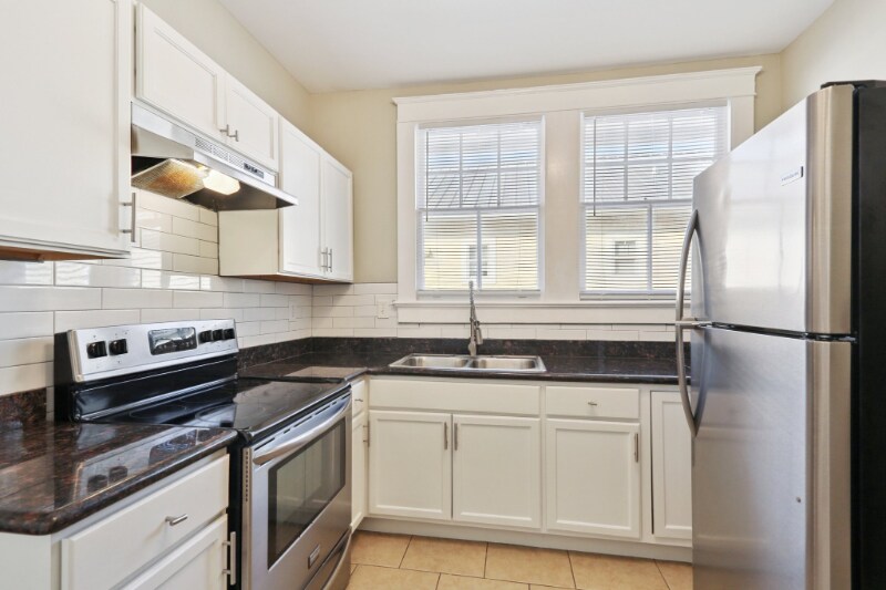 Building Photo - 615 S Hennessey St