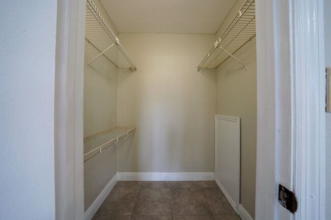 Building Photo - 2926 S University Dr