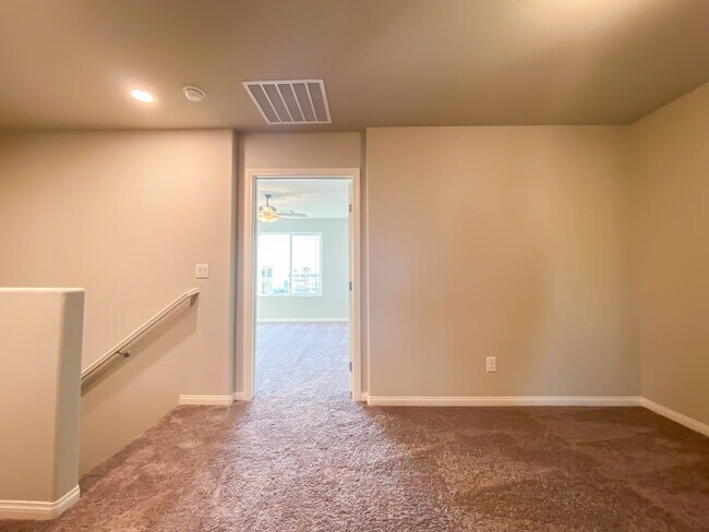 Building Photo - GATED 3 BED 2 BATH 2 CAR GARAGE SINGLE FAM...