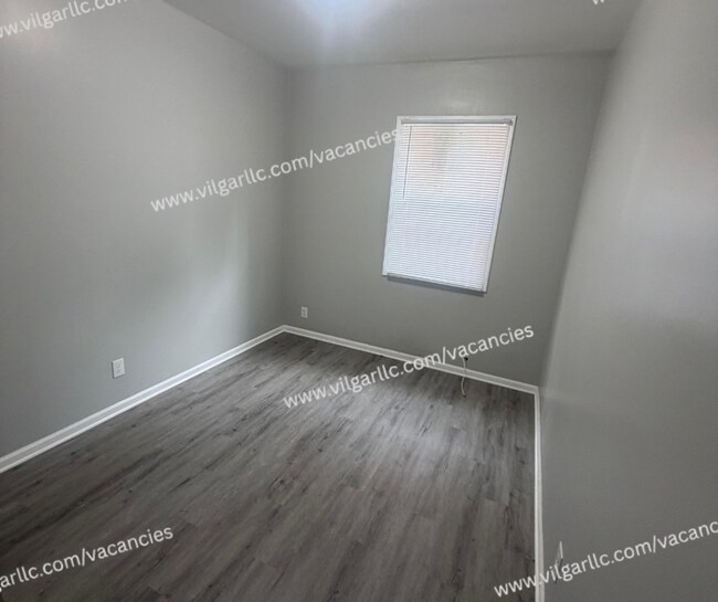 Building Photo - 4842 Northcote Ave