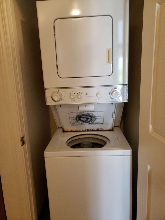 Building Photo - WAILUKU MANOR 1 BD. 1 BA. UNFURNISHED UNIT