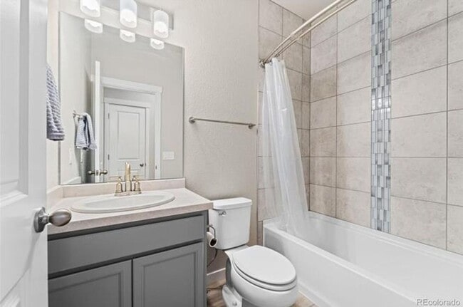 Building Photo - Gorgeous 5 Bed 3 bath Home In Aspen Meadows!!