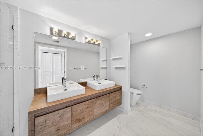 Building Photo - 400 Sunny Isles Blvd