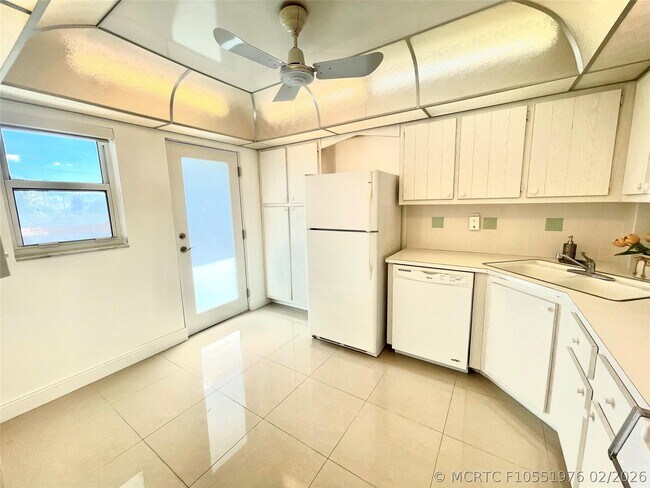 Building Photo - 1175 NE Miami Gardens Dr