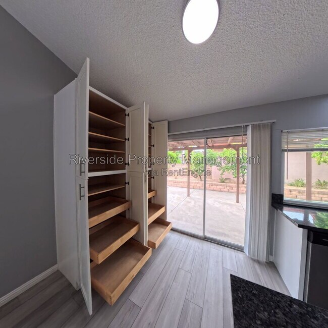 Building Photo - 5025 Pearblossom Dr