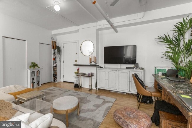 Building Photo - 1324 Locust St