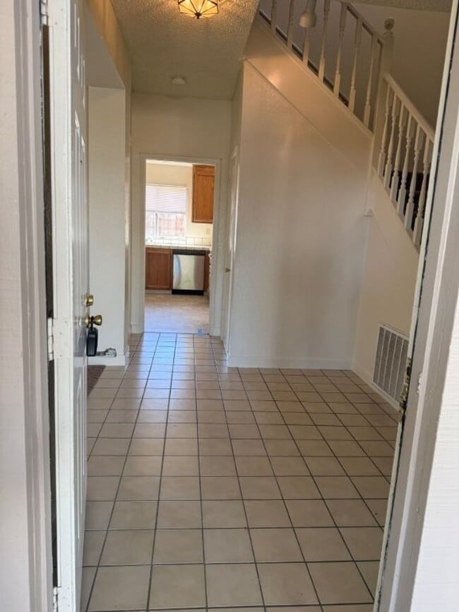 Building Photo - Browns Valley 3 Bedroom 2.5 Bath 2 Story w...