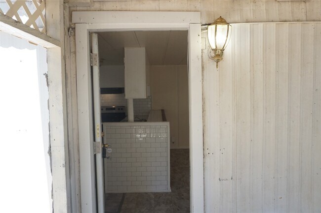 Building Photo - 10970 Maywood St