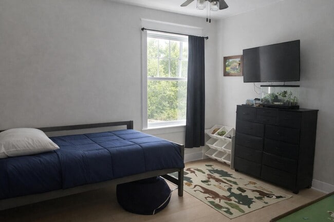 Building Photo - 133 Nuit Ln