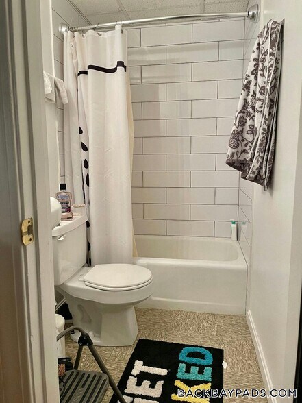 Building Photo - 405 Beacon St