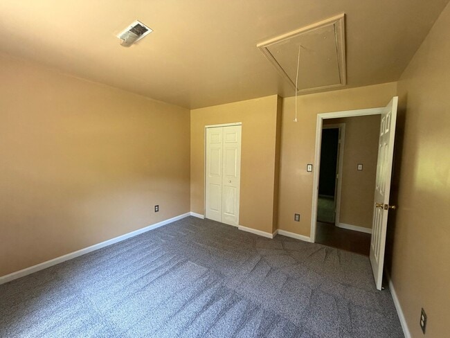 Building Photo - 137 Snapdragon Rd