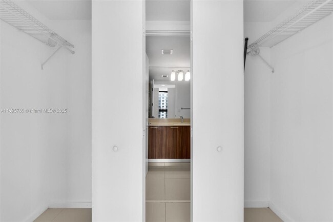 Building Photo - 5252 NW 85th Ave