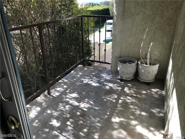 Building Photo - 2337 Palos Verdes Dr W