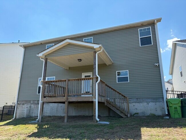 Building Photo - 407 Lakemont Dr