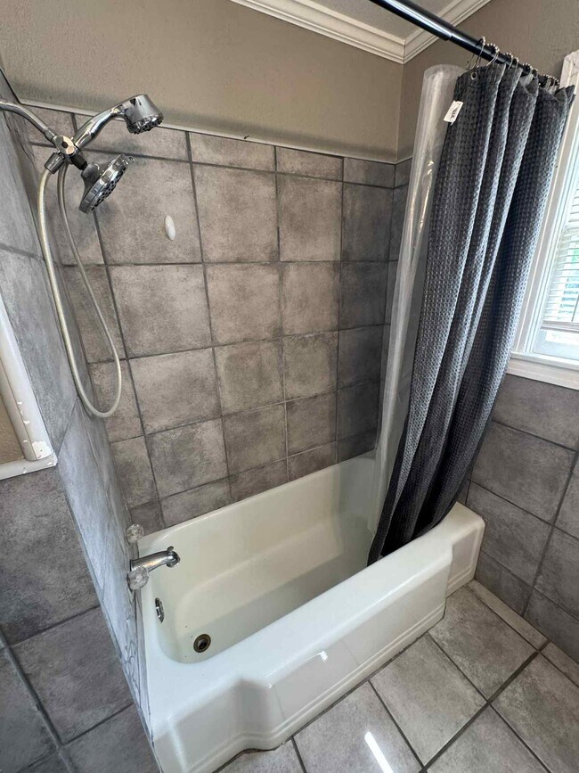 Building Photo - 3708 Sleeper Ave