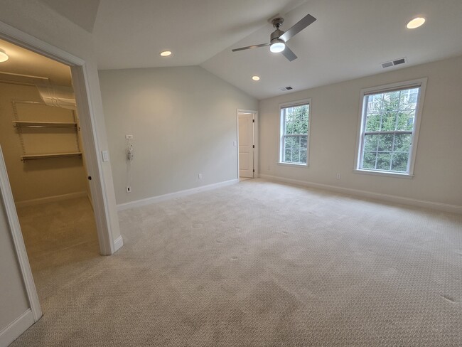 Building Photo - 12 Putnam Ln