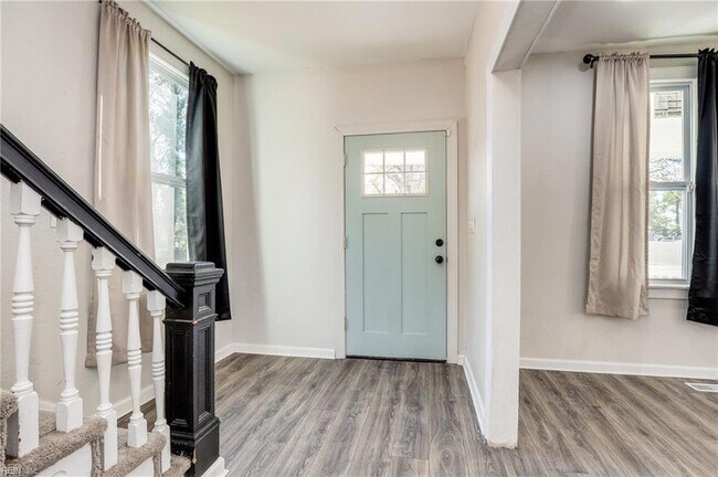 Building Photo - 1914 King St