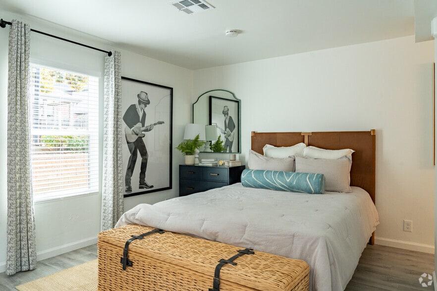 1BR, 1BA - 500SF - Bedroom - The District